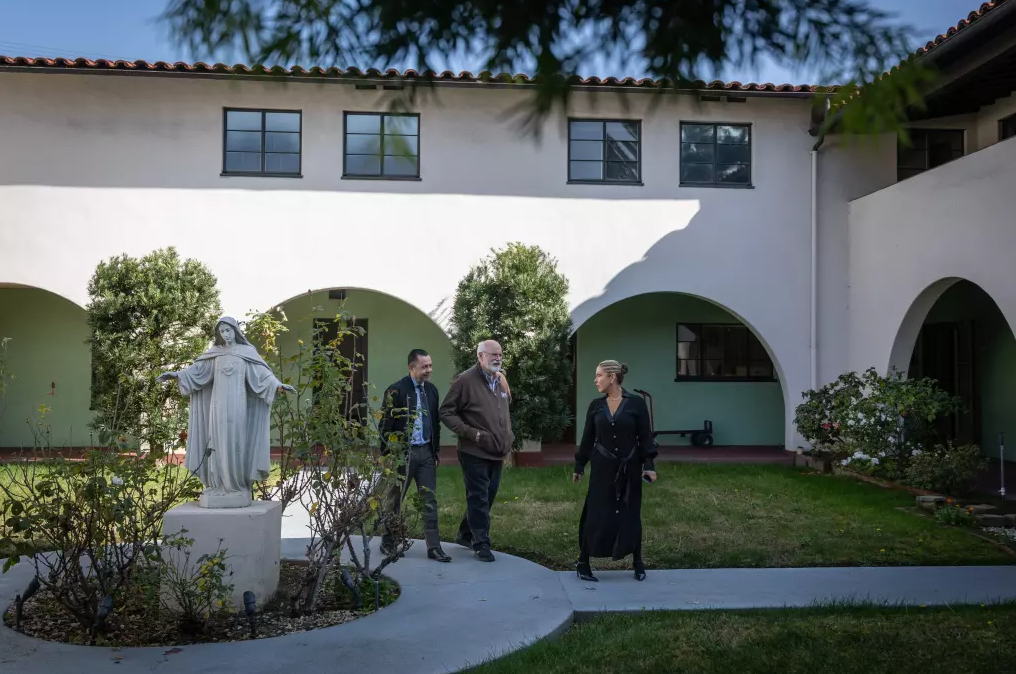 Tu viện ở Hollywood trở thành cơ sở cai nghiện và điều trị